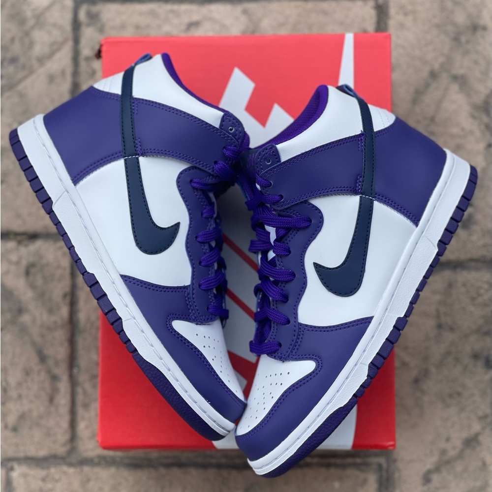 Size 5.5Y - Nike Dunk High ‘Electro Purple’